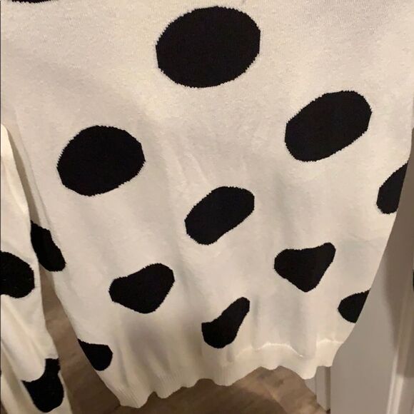 🎉1 hr sale 🎉black & white sweater - Picture 7 of 8